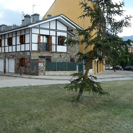 Вилла Casa Con Jardin Frente Ciudadela Хака Экстерьер фото