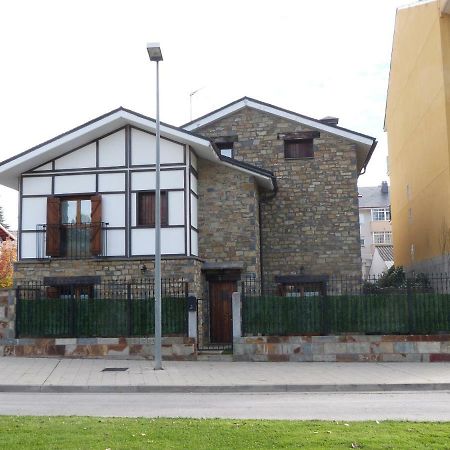 Вилла Casa Con Jardin Frente Ciudadela Хака Экстерьер фото