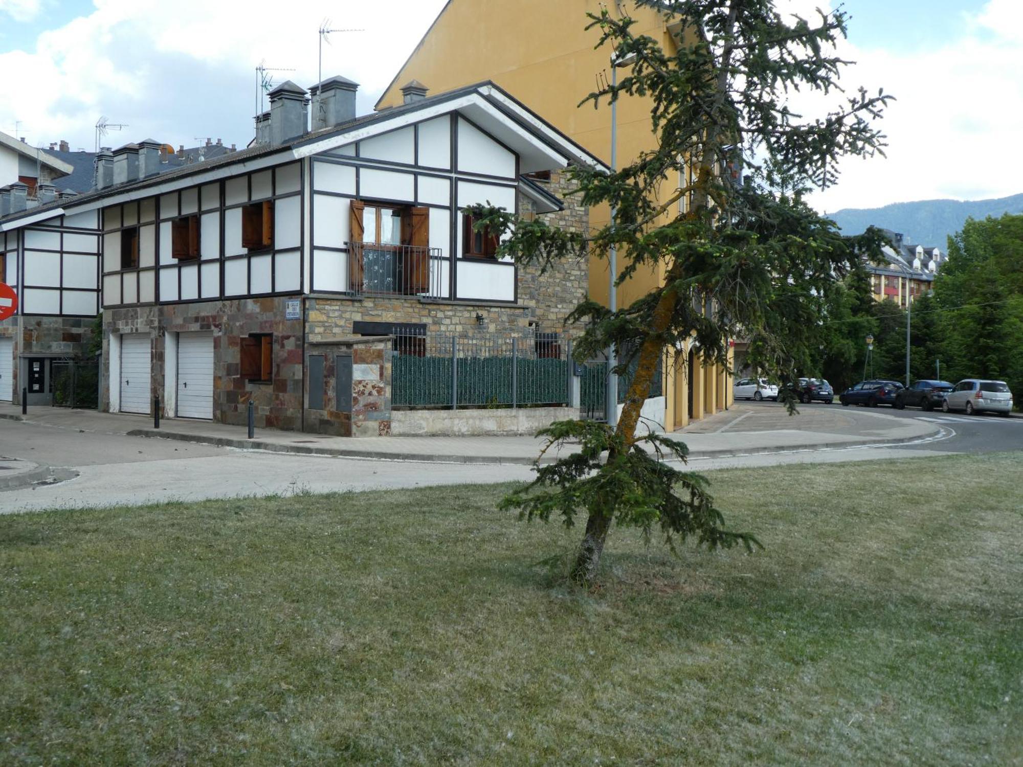Вилла Casa Con Jardin Frente Ciudadela Хака Экстерьер фото
