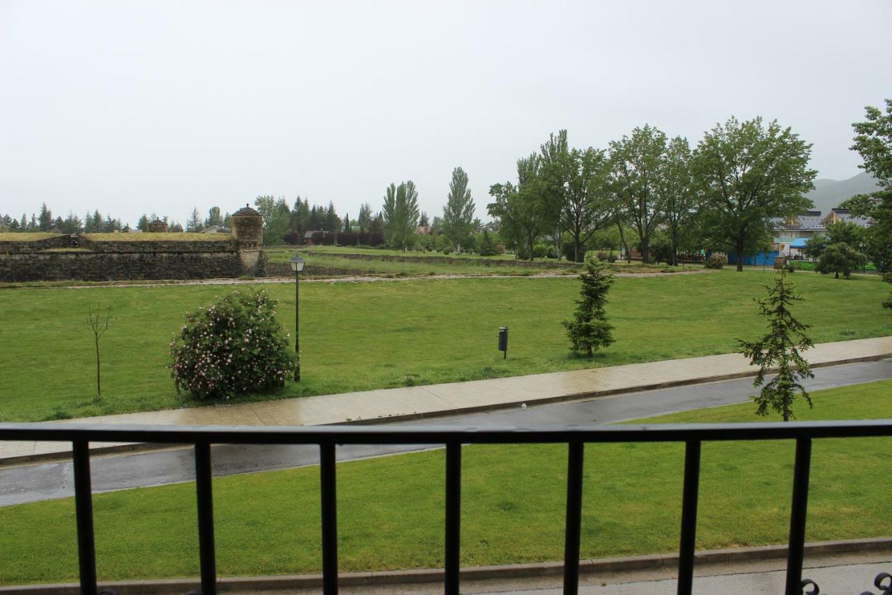 Вилла Casa Con Jardin Frente Ciudadela Хака Экстерьер фото