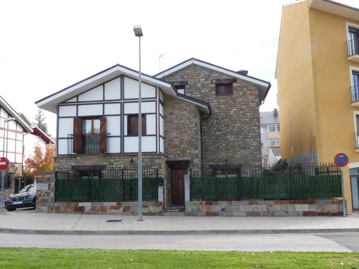 Вилла Casa Con Jardin Frente Ciudadela Хака Экстерьер фото